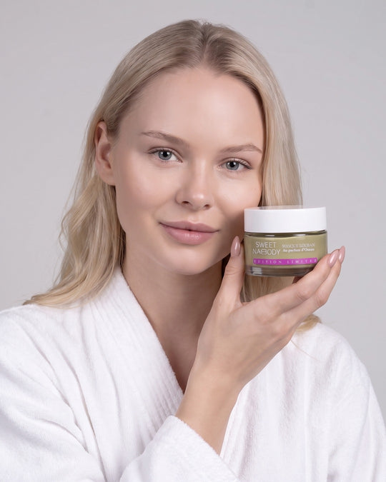 Masque Louban au Parfum d'Oman - Édition Limitée, porté